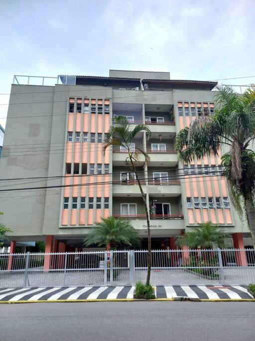 Apartamento 500M Da Praia Enseada, Гуаружа Екстер'єр фото